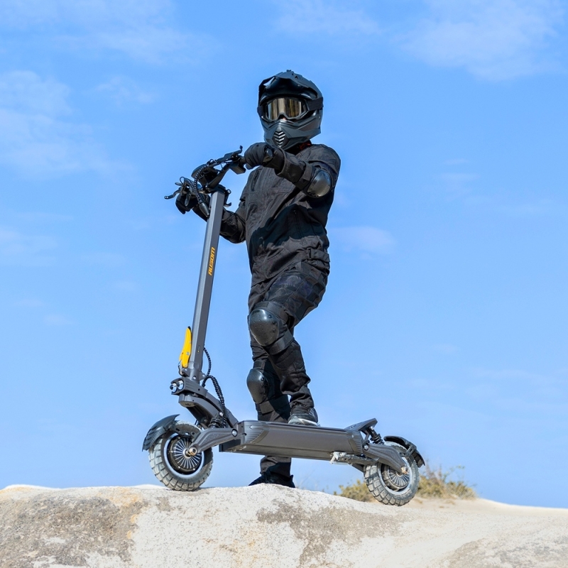 Ausom F1 Max - Trottinette Électrique Puissante 2800W | Autonomie 100km